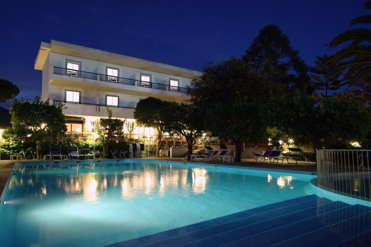 Hotel Alpha Sant'Agnello Eksteriør billede